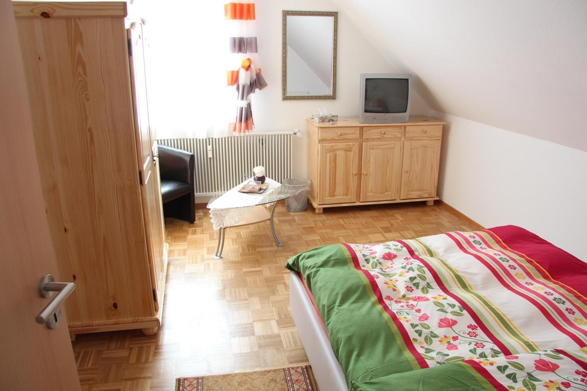 Hotel am Schloss Neuenstein Zimmer foto
