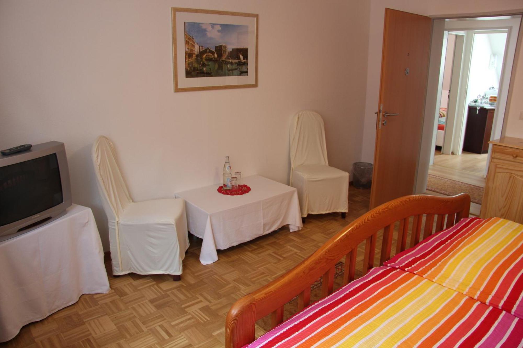 Hotel am Schloss Neuenstein Zimmer foto